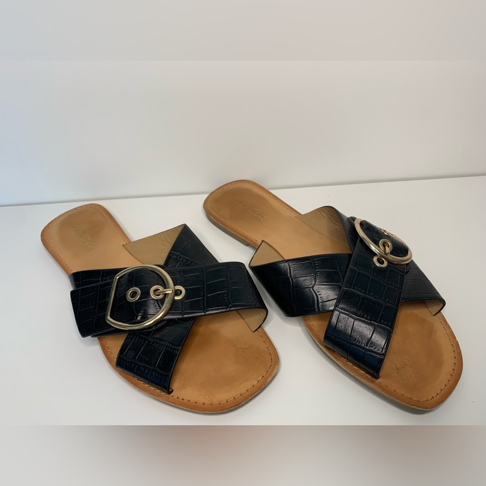 Soda Sandals Size 7.5